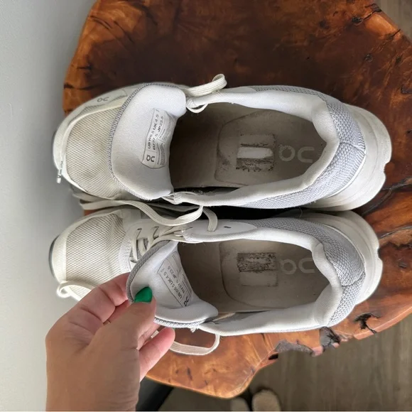 Gently Used OnCloud Cloudrunner Shoes - Picture 5 of 6